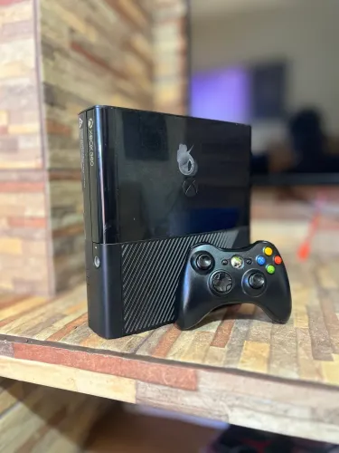 Vendo Xbox 360 Super slim Desbloqueado
