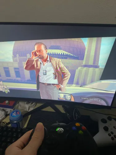 Vendo Xbox 360 Slim (Preta) completo e em excelente estado de conservação!