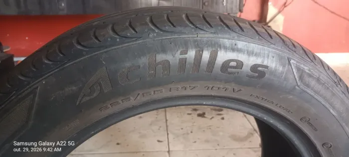 Vendo um pneu 225 55 17 ideal para step.