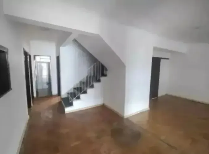 Casa residencial para alugar no bairro Sarandi com 200 m² e 4 dormitórios.