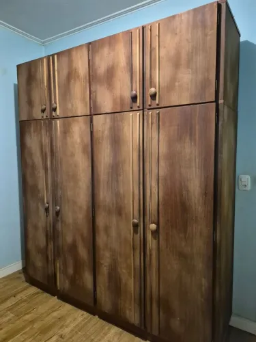 Guarda roupa em madeira (4 portas)