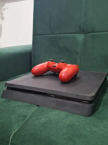 Playstation 4 + 2 controles