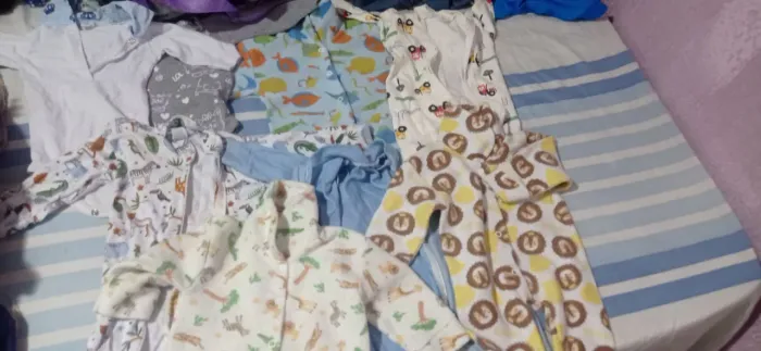 Vendo ou troco roupas de bebê menino