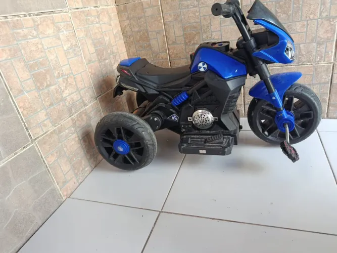 Moto elétrica infantil