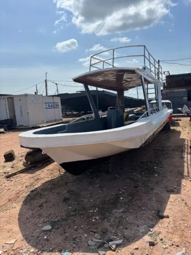 VENDE-SE: CASCO DE LANCHA 11M - SANTARÉM/PA