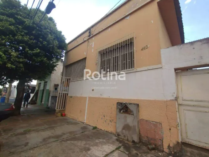 Casa para alugar, 3 quartos, Osvaldo Rezende - Uberlândia/MG - Rotina Imobiliária