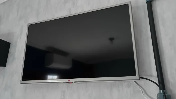 LG 32 pol 