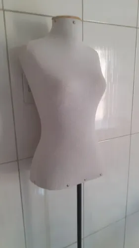 Manequim Busto Costura (com apoio de metal)