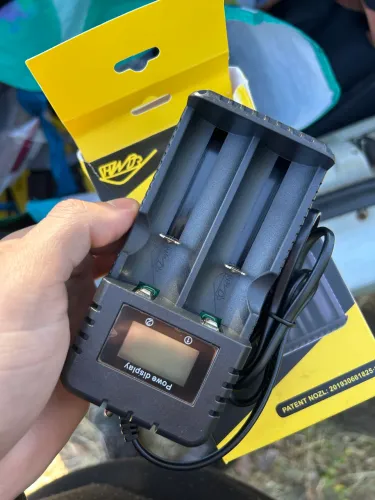 Carregador Inteligente HWD HD-8991A para Baterias 18650