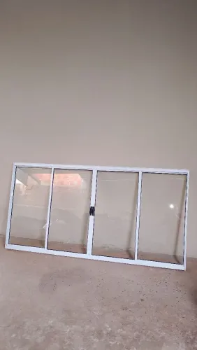 Vendo uma janela de alumínio de 2 metros de comprimento por 1mt de largura semi nova