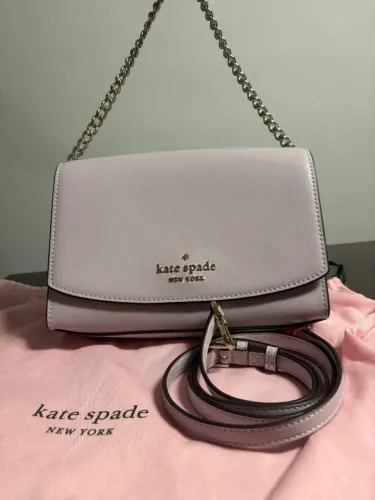Bolsa Kate Spade Rosa com Alça de Corrente e Dust Bag