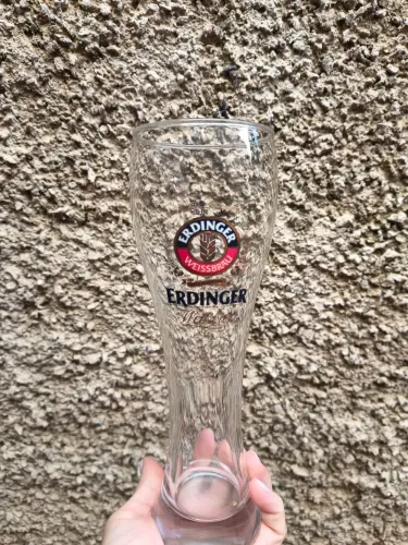 copo de cerveja erdinger weissbier 400 ml