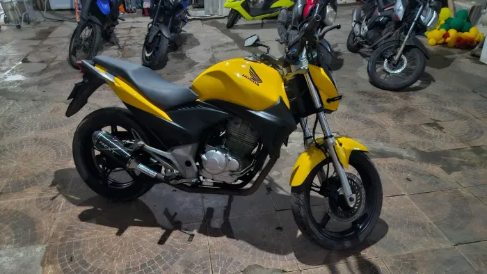 CB 300