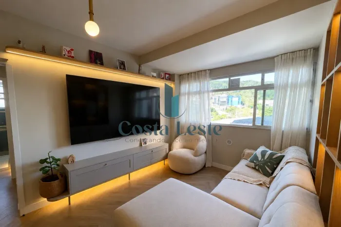 Excelente apartamento mobiliado e decorado de 2 dormitórios no Centro