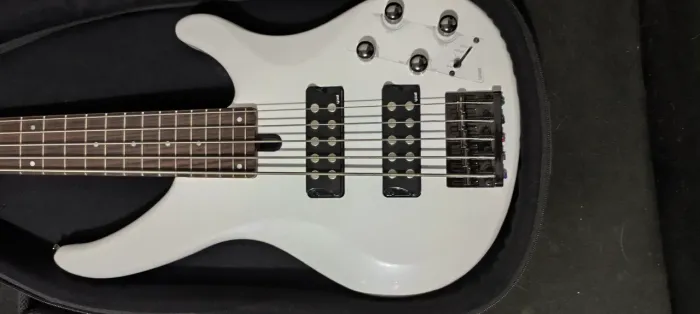 Contrabaixo Yamaha trbx 305