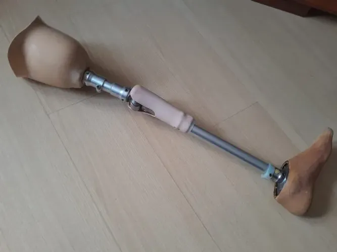 DOIS Joelhos 3R15 Autobloqueantes Monocêntricos Ottobock