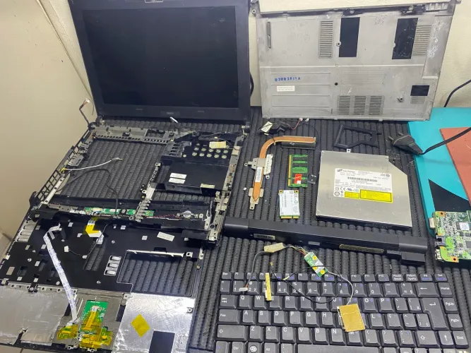 Lote Peças Notebook Itautec Infoway N8320 Desmontado - Para Sucata/Retirada de Peças