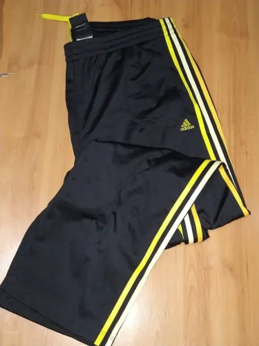 Calça masculina Adidas XL preta com listras amarelas - NOVA