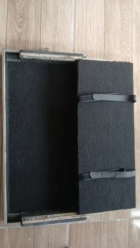 Vendo esse case e essa mesa de áudio de 4 canais