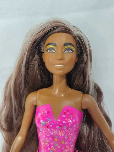 Barbie Color Reveal da série Festa do Confete Party Series