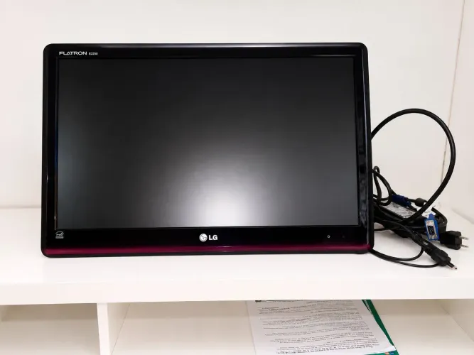 Monitor LG Flatron E2350 - 22" LED