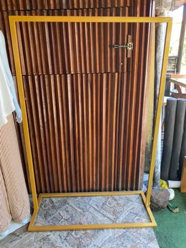 Arara Dourada de chão