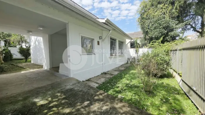 IMOBILIARIA JUVEVE ALUGA CASA RESIDENCIAL HUGO LANGE PRX AUGUSTO STRESSER AV.NSRA LUZ