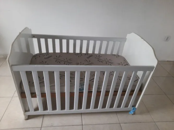 Berço com colchão