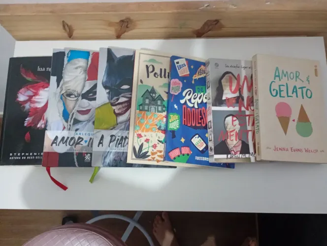 Kit com livros por 300 reais mais também vendo a parte 40 R$ capas comuns e 45 capa dura