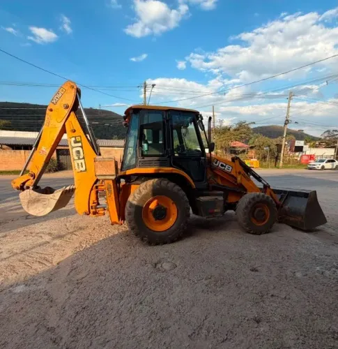 Retroescavadeira JCB 3CX