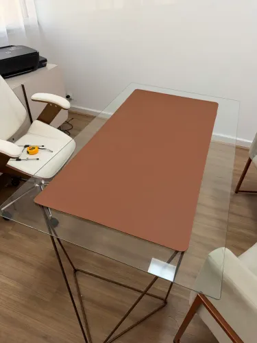 Mesa Industrial tampão de vidro e pés rose gold