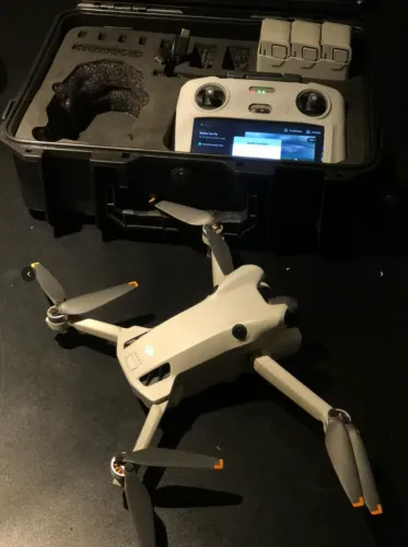 Drone DJI Mini 4 Pro More Combo com 3 baterias e maleta
