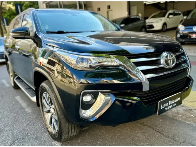 Toyota Hilux SW4 SRX 4X4 2.8 TDI 16V Dies. Aut. 2018