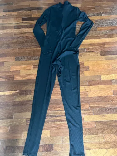 Macacão feminino tecido canelado com elastano TAM 38 preto