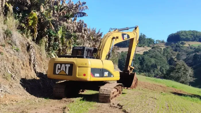 Escavadeira Hidráulica Caterpillar 320 Ano 2013 12.000 Horas