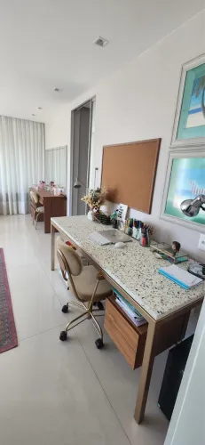 Maquiadora, professora de organização ,locutora e apresentadora