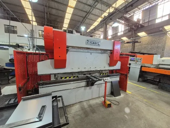 DOBRADEIRA MECÂNICA NEWTON MODELO VM 30/40 - 3050mm 30/40TON