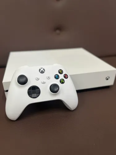 XBOX ONE S + Controle do Xbox séries S Nova Geração