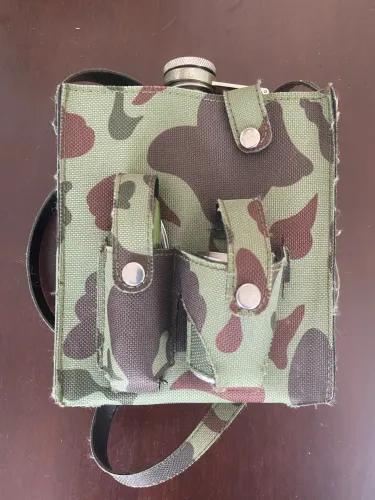 Kit Cantil Militar com Copos e Canivete - Estilo Exército