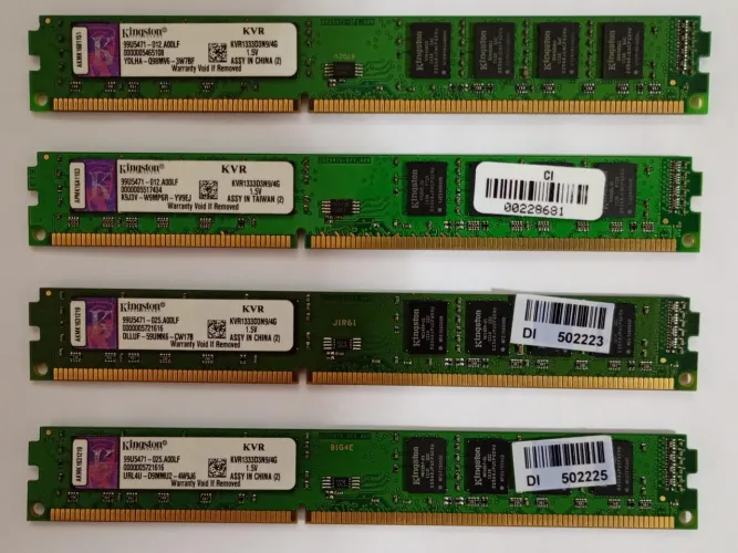 Kit com 4 pentes (usados) de memória Kingston KVR 4GB (cada um) DDR3 1333MHz