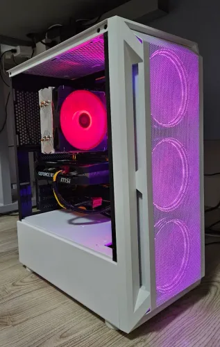 VENDO OU TROCO - PC Gamer Ryzen 7 5700 32GB RTX 5060 + Monitor