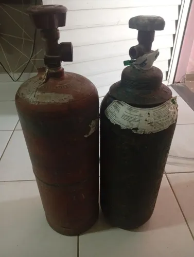 Estou vendendo dois balões de oxigênio por r$ 1000