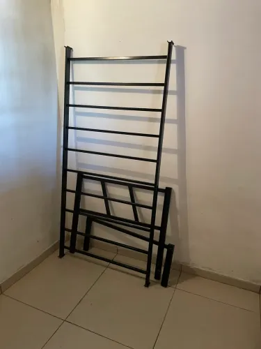 Cama de solteiro de ferro