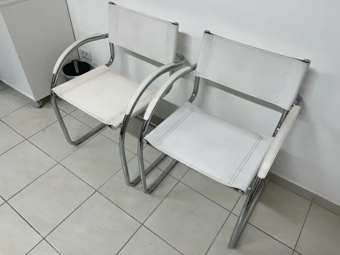 2 Cadeiras Modernas Estilo Bauhaus - Estrutura Cromada