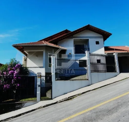 Casa alto padrão no Centro de Gaspar
