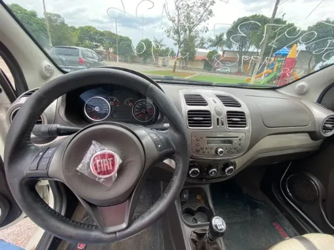 Fiat Grand Siena Essence Dual. 1.6 Flex 16V 2015