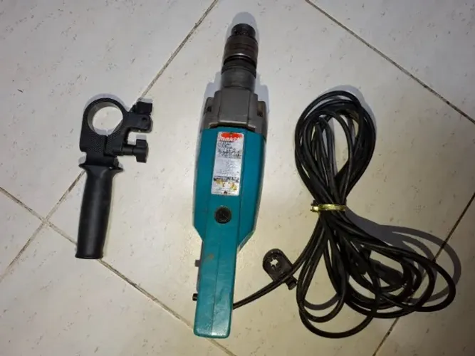 Furadeira de Impacto Industrial Makita 8419B 127V - Profissional e Robusta