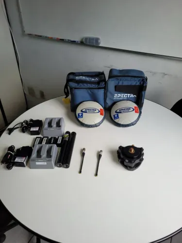 Receptor GNSS SPECTRA SP60 RTK completo
