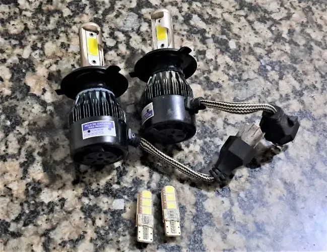 Lâmpadas H4 + pingos de Leds