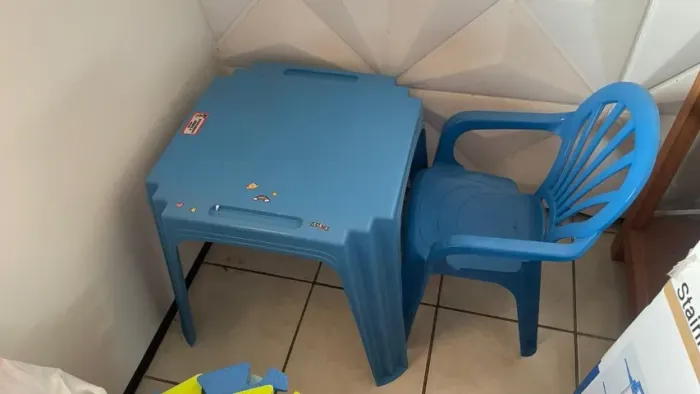 Mesa e cadeira infantil